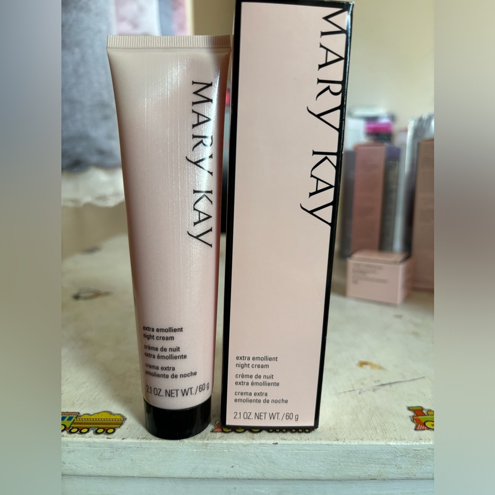 Mary Kay Extra Emollient Night Cream